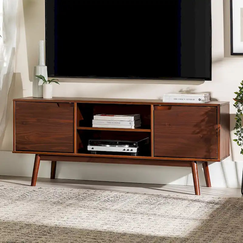 Meuble TV de 58 pouces en pin massif de style Mid-Century avec portes à fermeture douce et étagères ouvertes