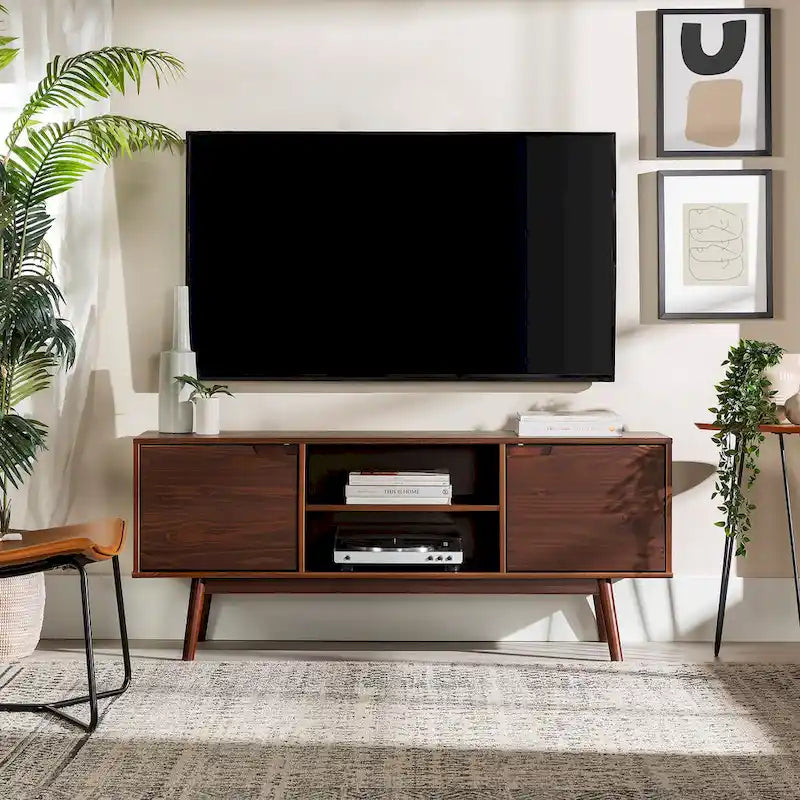 Meuble TV de 58 pouces en pin massif de style Mid-Century avec portes à fermeture douce et étagères ouvertes