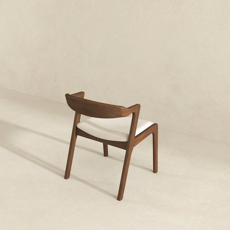 Chaise de salle à manger en velours crème moderne du milieu du siècle avec pieds en bois massif