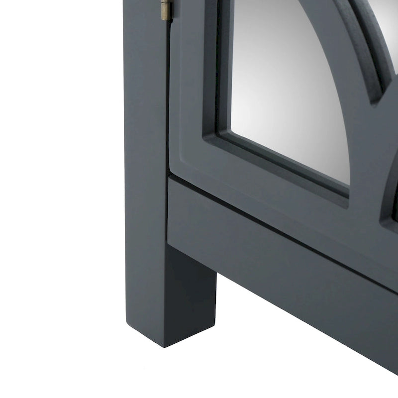 Meuble à deux portes en sapin avec accents miroirs