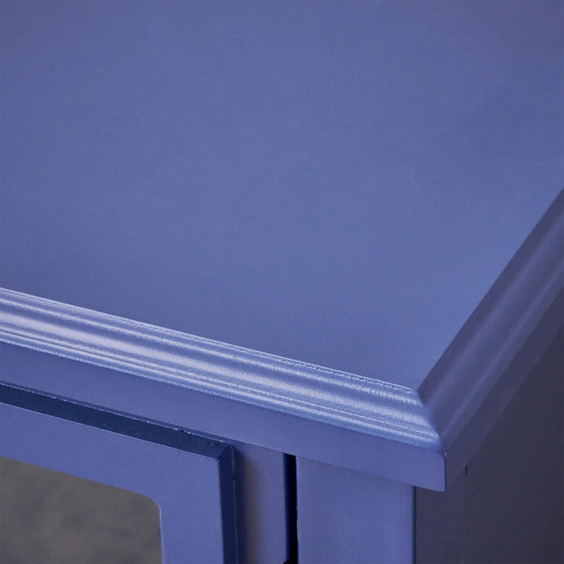 Meuble à deux portes en sapin avec accents miroirs