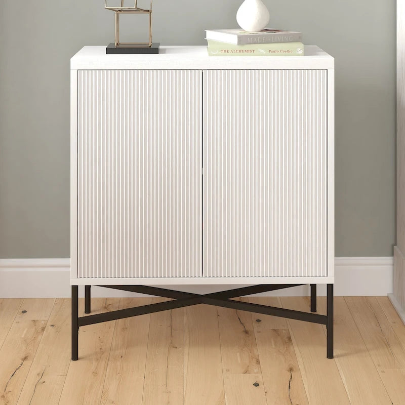 Meuble de rangement d'appoint de 28 po avec étagère réglable, portes texturées en PVC et gestion des câbles
