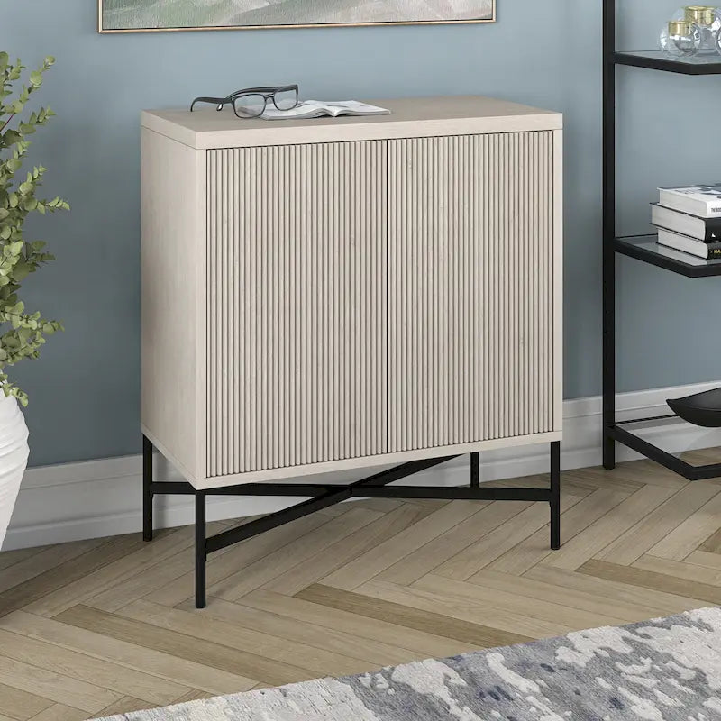 Meuble de rangement d'appoint de 28 po avec étagère réglable, portes texturées en PVC et gestion des câbles